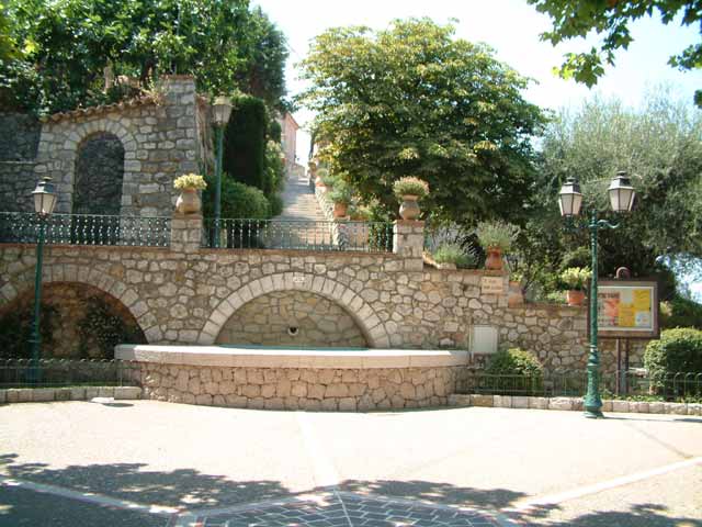 La monte vers le village