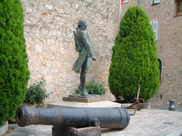 Statue de l'amiral de Grasse natif de Bar/loup