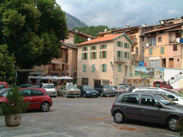 La place principale du village