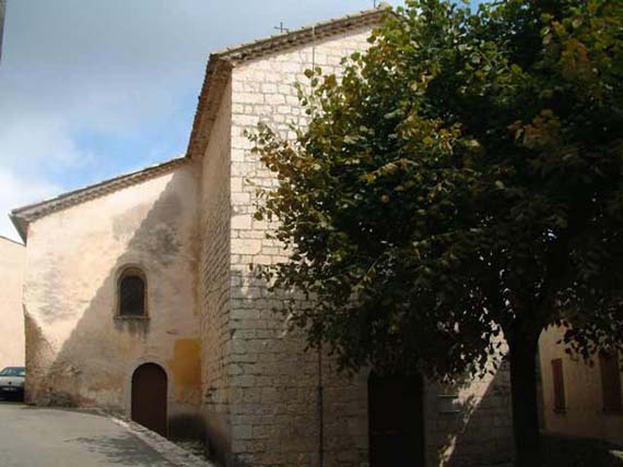 L'�glise Marie-Magdeleine vue de la place