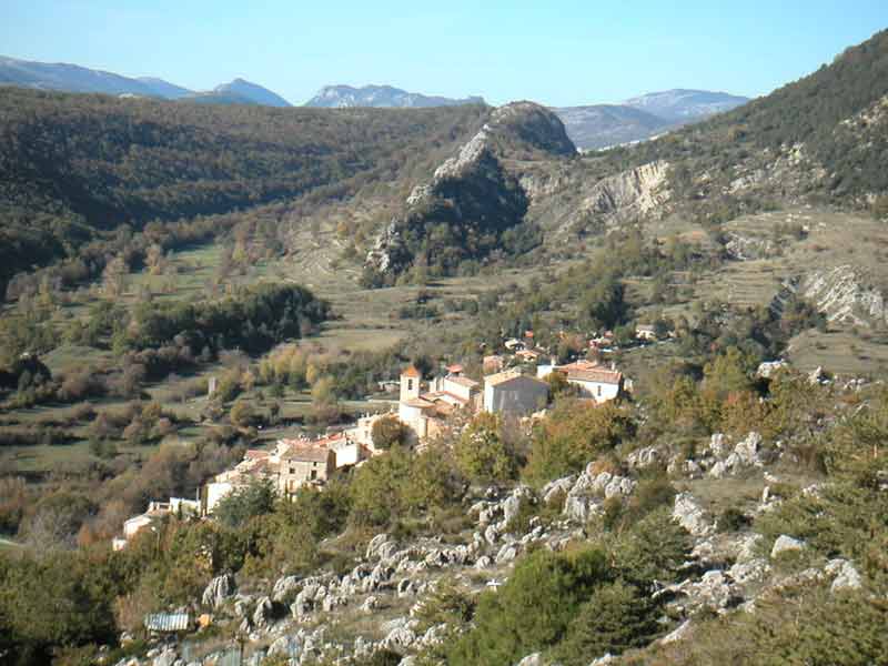 Coursegoules vue des crtes.