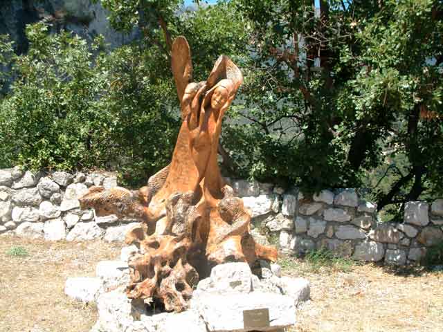 Olivier sculpt sur le chemin du chteau