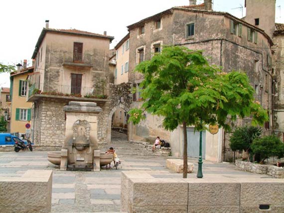 L'entre du village