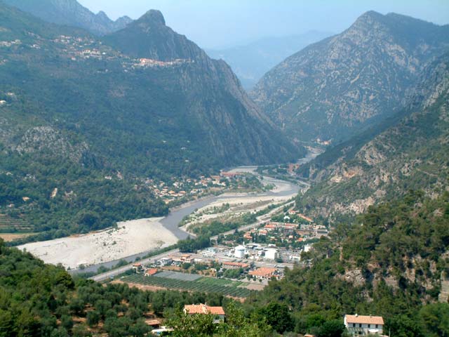 Vue sur la valle du Var,  gauche sur le piton :BONSON