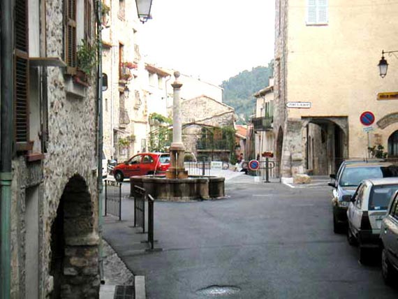 La place et ses arcades