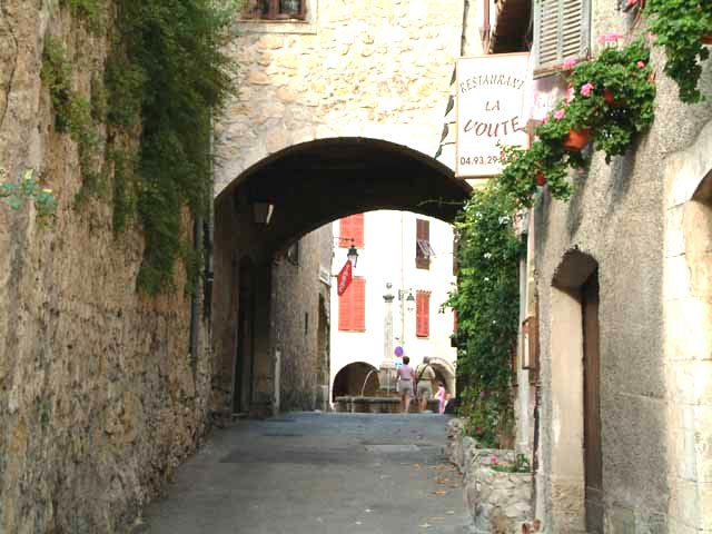 L'entre du village par la voute