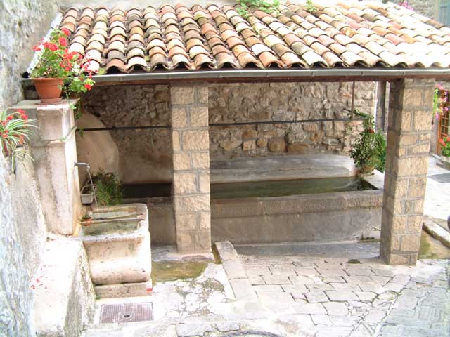 Le lavoir et la fontaine