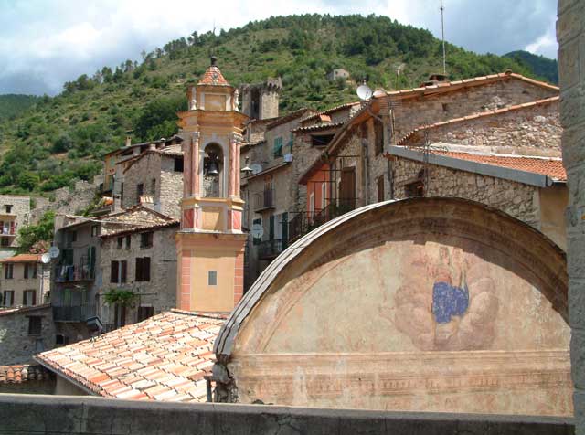 Le trompe l'oeil de la chapelle et son clocher
