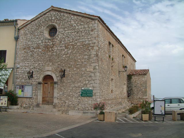 La mairie accole  la chapelle Saint Sbastien 