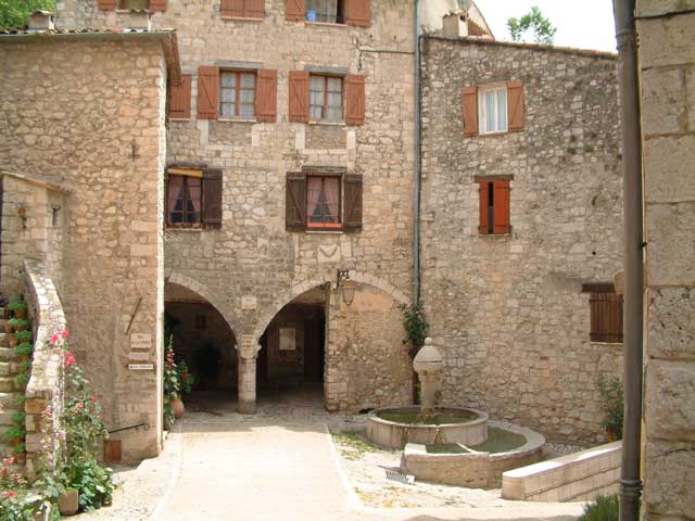 Fontaine-lavoir