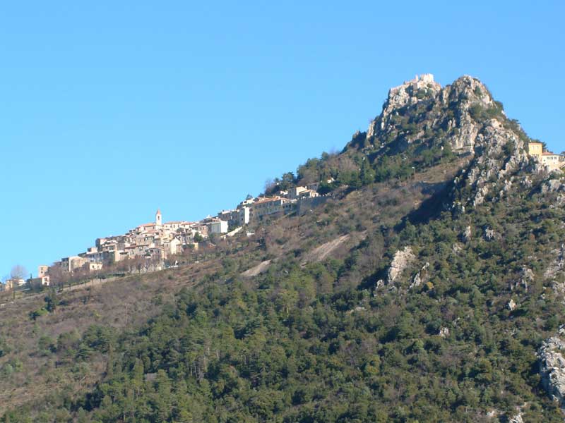 Sainte Agns domin par le chteau