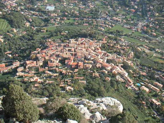 Saint Jeannet vu d'en haut de son baou