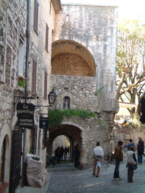 La porte d'entre vue de l'intrieur du village