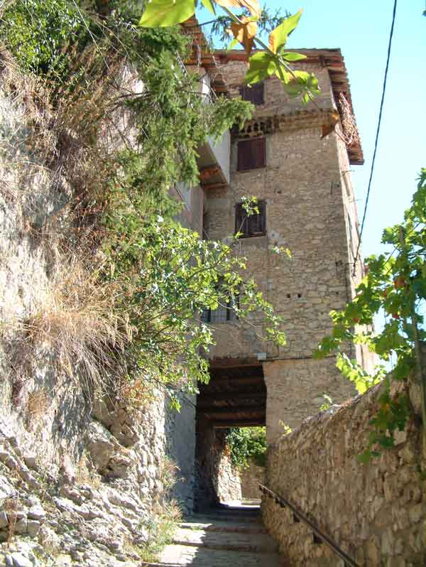 Pour monter au village